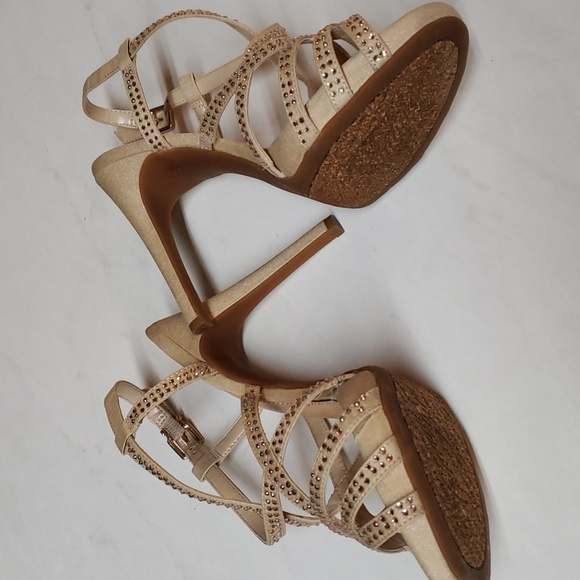 Gianni Bini Gold Platform Heels - Picture 3 of 7